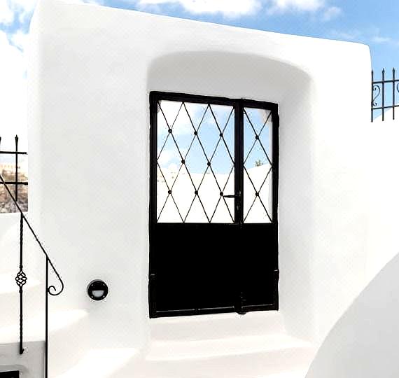 Doukas Caldera Suites